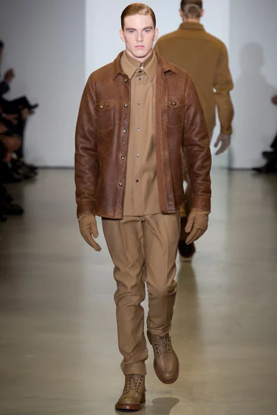 Look 32